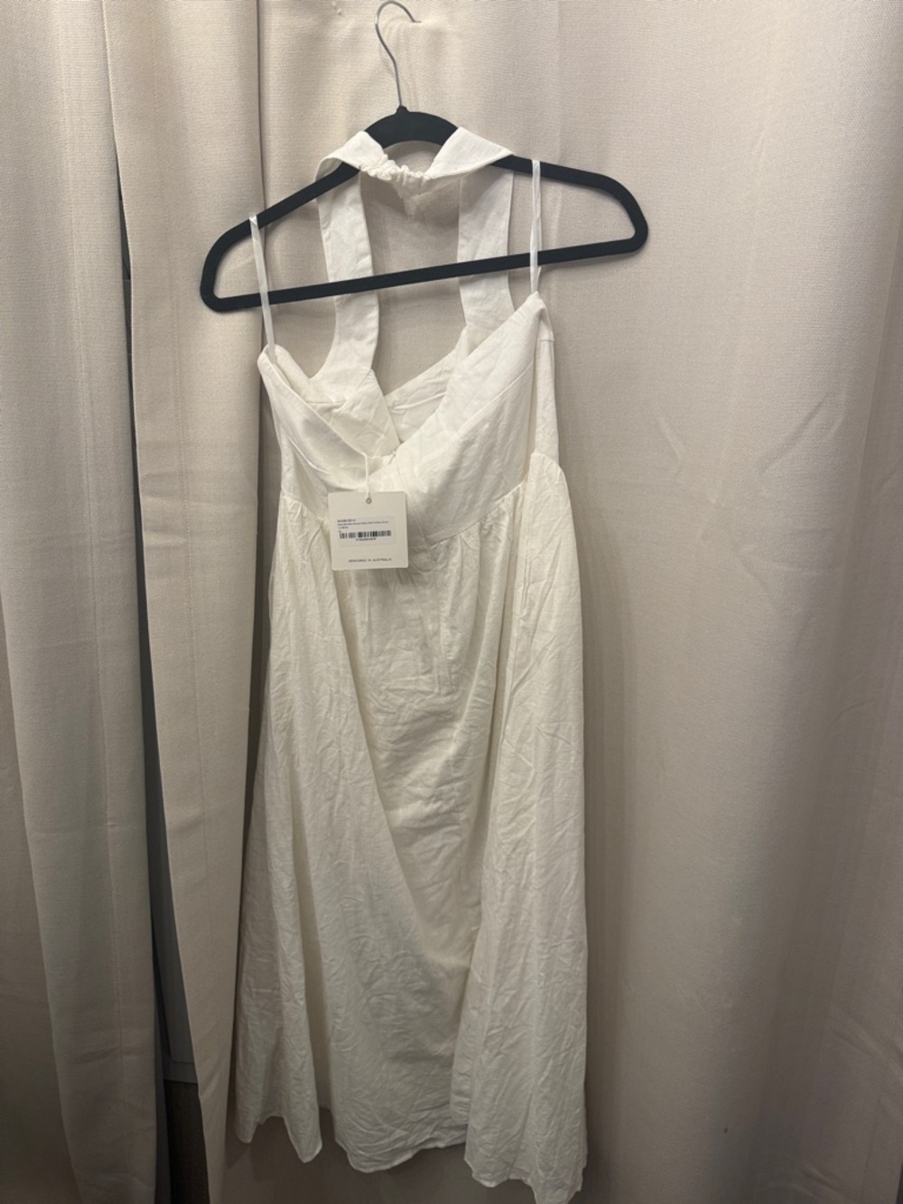 Showpo DANIELLA MAXI DRESS
Halter Neck A Line Dress In White NWT size 10 - Picture 5 of 7